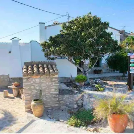 Lovely 'solana' With Big Garden, Pool شقة